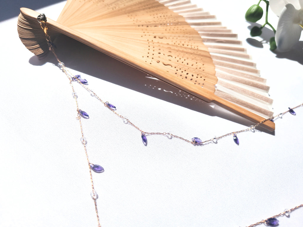 Abanico de Mano de Bambú y Tela – Elegancia Natural y Estilo Minimalista collar piedra natural morado