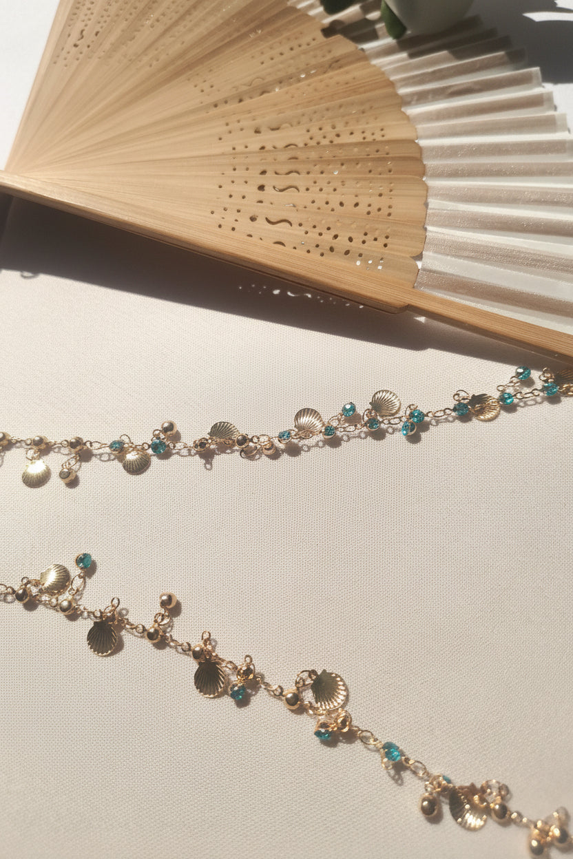 Abanico de fiesta colgante de Bambú y Tela – Elegancia Natural y Estilo Minimalista con piedras turquesa