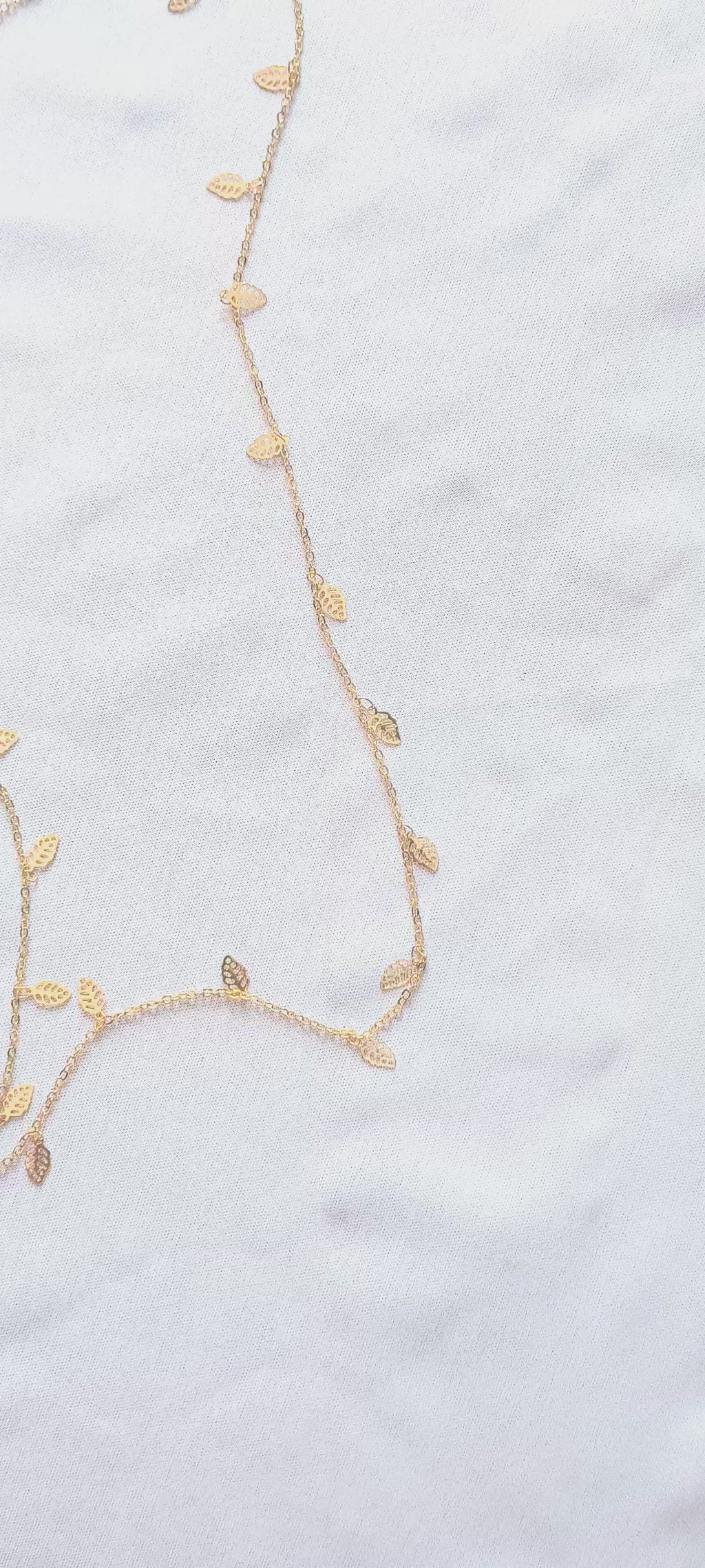 Abanico de Mano de Bambú y Tela – Elegancia Natural y Estilo Minimalista diseño de hojas con funda