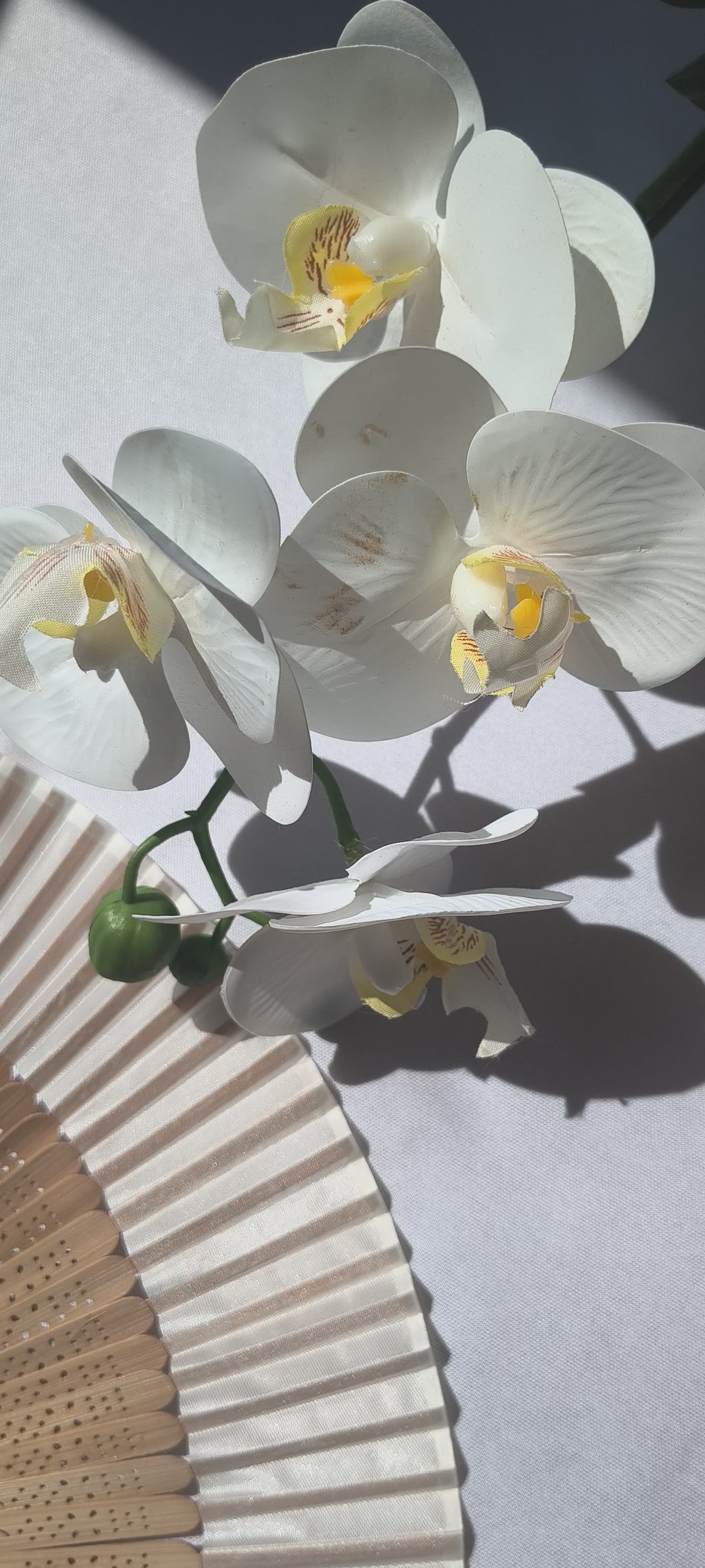 Abanico de fiesta colgante de Bambú y Tela – Elegancia Natural y Estilo Minimalista para fiestas y eventos