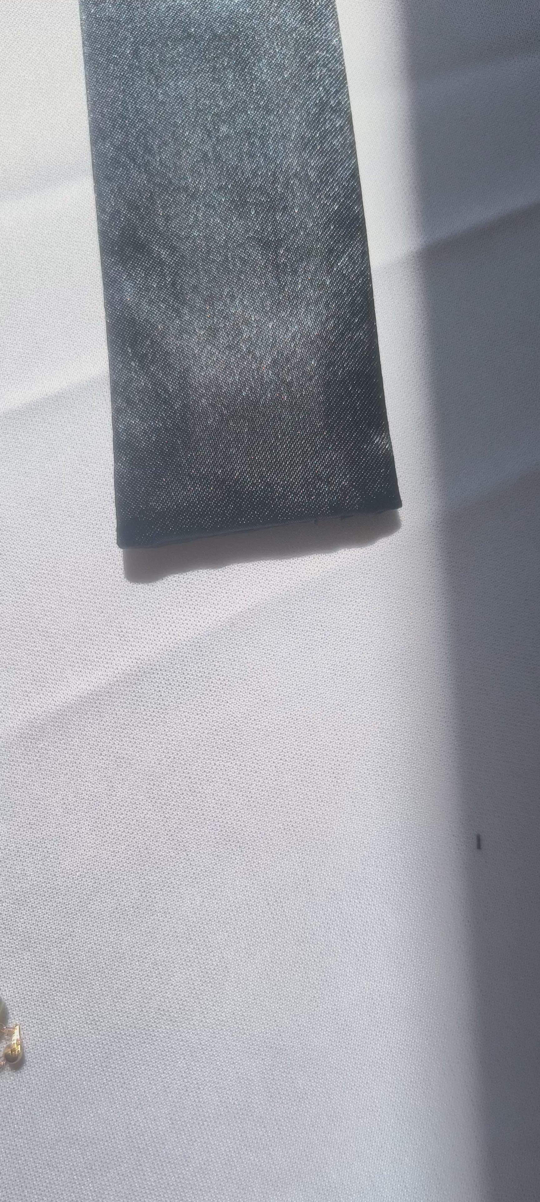 Abanico de Mano de Bambú y Tela – Elegancia Natural y Estilo Minimalista para regalar con piedras naturales